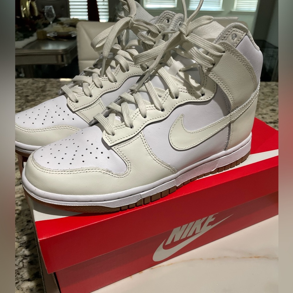 AUTHENTIC NIKE HIGH DUNKS